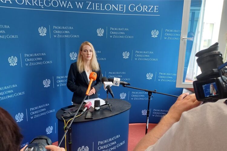 Prokurator Ewa Antonowicz podczas konferencji prasowej (fot. Piotr Bakselerowicz)