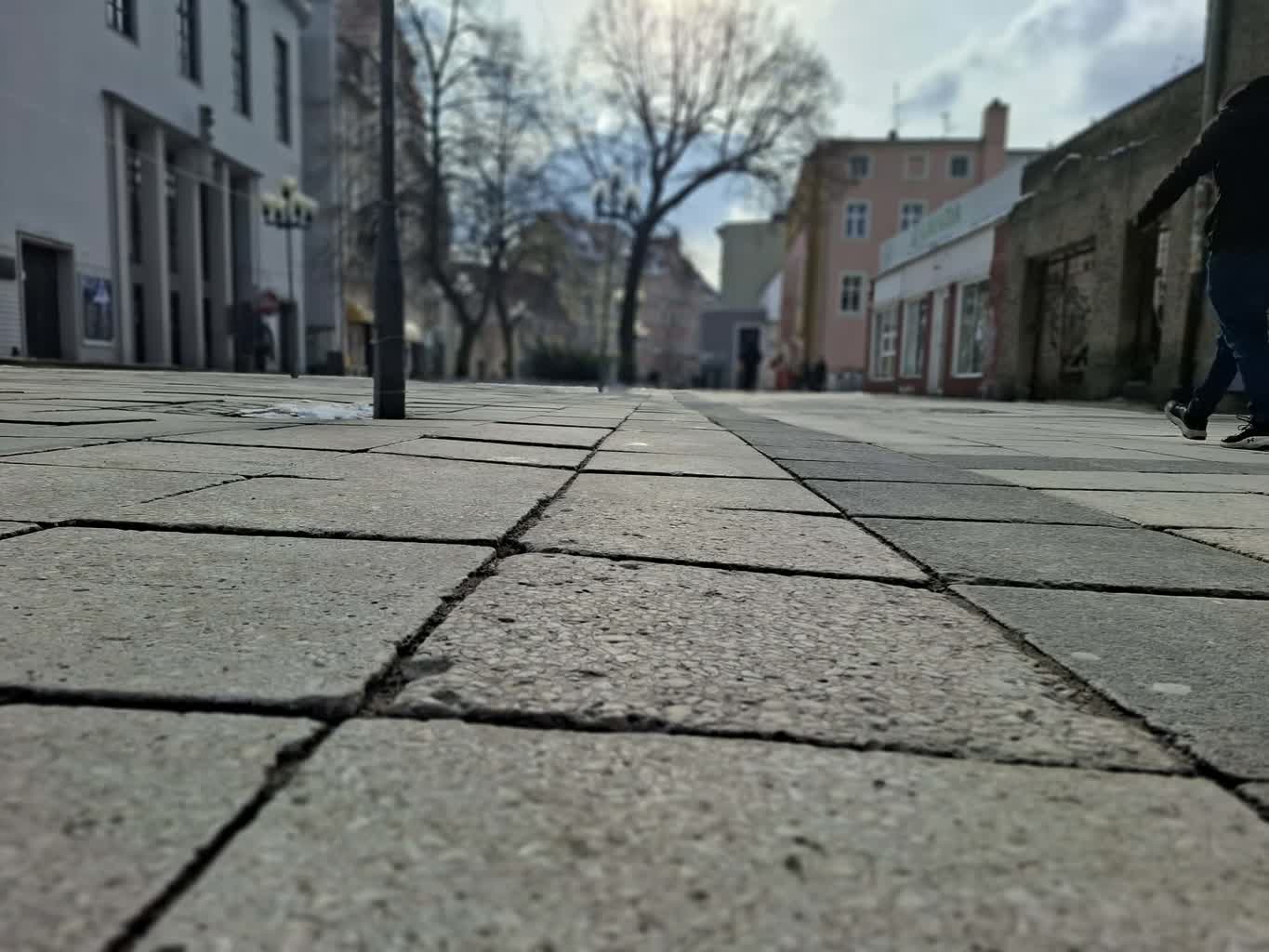 Remont deptaka – przetarg i lokalizacja pomnika A. Huszczy