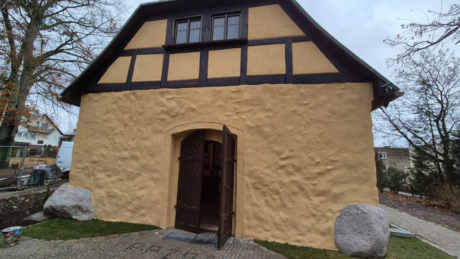 Archeolodzy zweryfikowali wiek kapliczki przy ul. Aliny. Jest młodsza niż sądzono