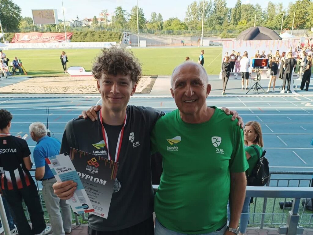 Filip Staniewicz wraz z trenerem Mirosławem Krzyżanowskim; fot. Facebook/Mirosław Krzyżanowski