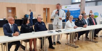 Podpisanie umów na dofinansowania dla lubuskiej OSP w ramach programów WFOŚiGW: "Lubuski strażak" i "Ekolub" (fot. Piotr Bakselerowicz)