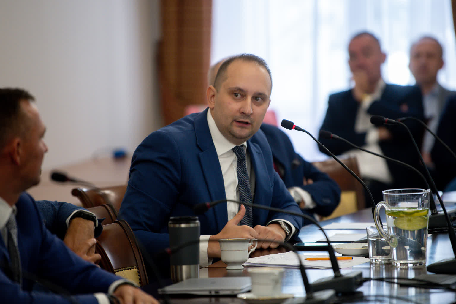 Radny Maćkowiak o ograniczeniu sprzedaży alkoholu. Dlaczego wstrzymał się od głosu?