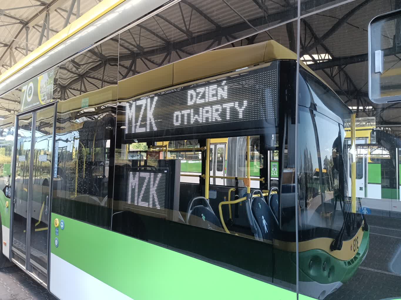 Dzień Otwarty MZK w Zielonej Górze. Zabytkowe autobusy wyjadą później na ulice miasta