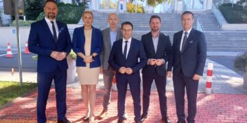 Wiceminister rozwoju i technologii Tomasz Lewandowski w Zielonej Górze. Konferencja prasowa Nowej Lewicy (fot. Piotr Bakselerowicz)