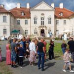 Przegląd podmiotów ekonomii społecznej na terenie pałacu w Bojadłach. Wydarzenie zorganizował ROPS w Zielonej Górze (fot. Piotr Bakselerowicz)
