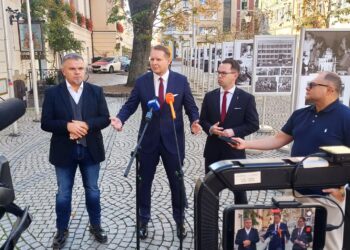 Konferencja prasowa lubuskiej Konfederacji. Od lewej: Przemysław Leśniak, Krystian Kamiński i Krystian Pacholik (fot. Piotr Bakselerowicz)