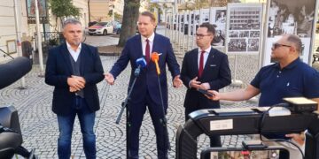 Konferencja prasowa lubuskiej Konfederacji. Od lewej: Przemysław Leśniak, Krystian Kamiński i Krystian Pacholik (fot. Piotr Bakselerowicz)