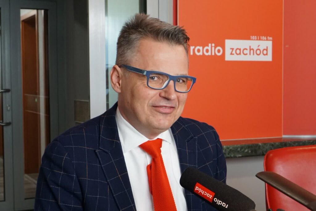 Janusz Kubicki w studiu Radia Zachód