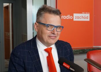 Janusz Kubicki w studiu Radia Zachód