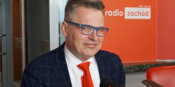 Janusz Kubicki w studiu Radia Zachód