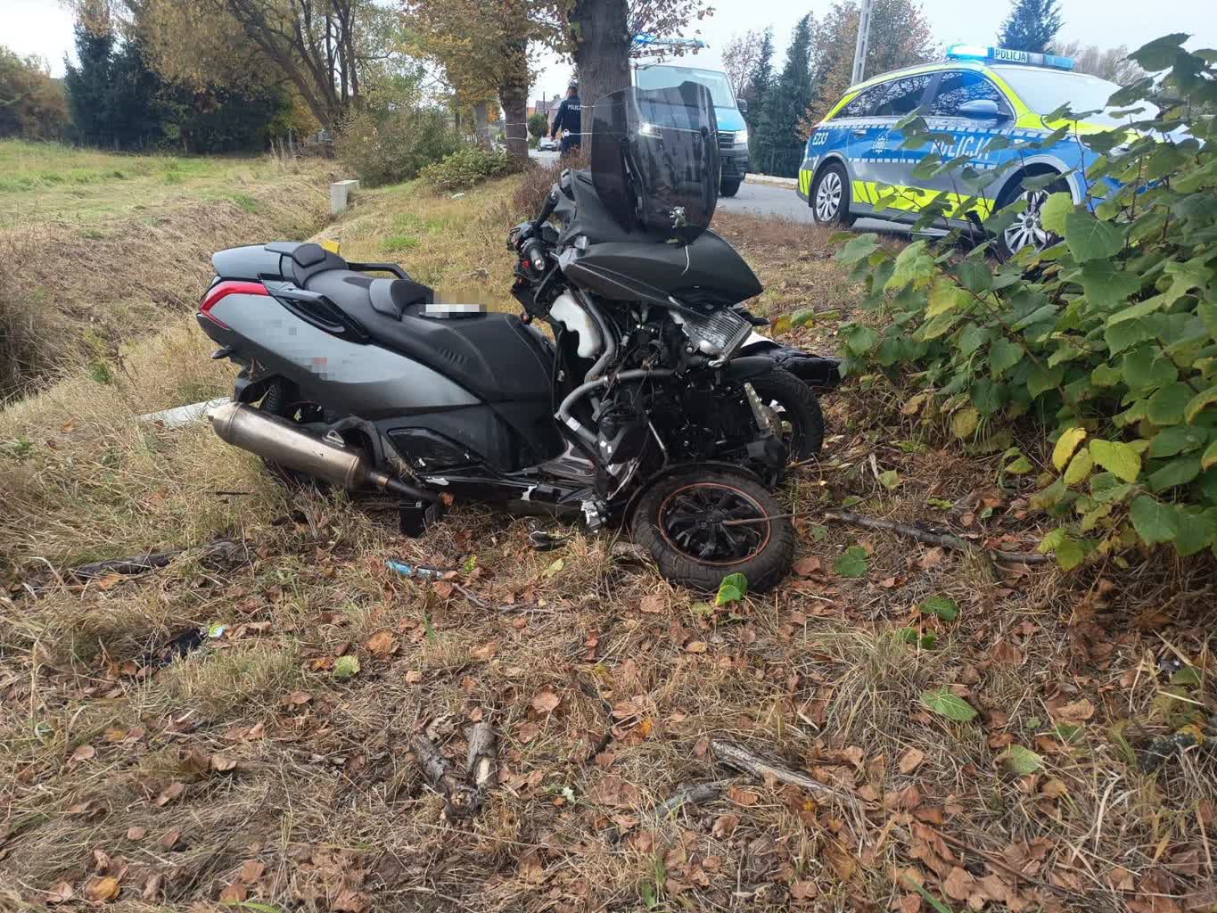 Pijany kierowca skutera wypadł z drogi w Leśniowie Wielkim