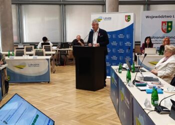 Marek Działoszyński, prezes Szpitala Uniwersyteckiego w Zielonej Górze, na październikowej sesji sejmiku woj. lubuskiego (fot. Piotr Bakselerowicz)